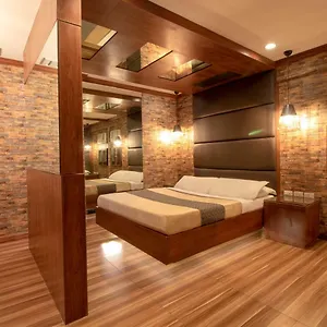 2* Motel Victoria Court Pinas